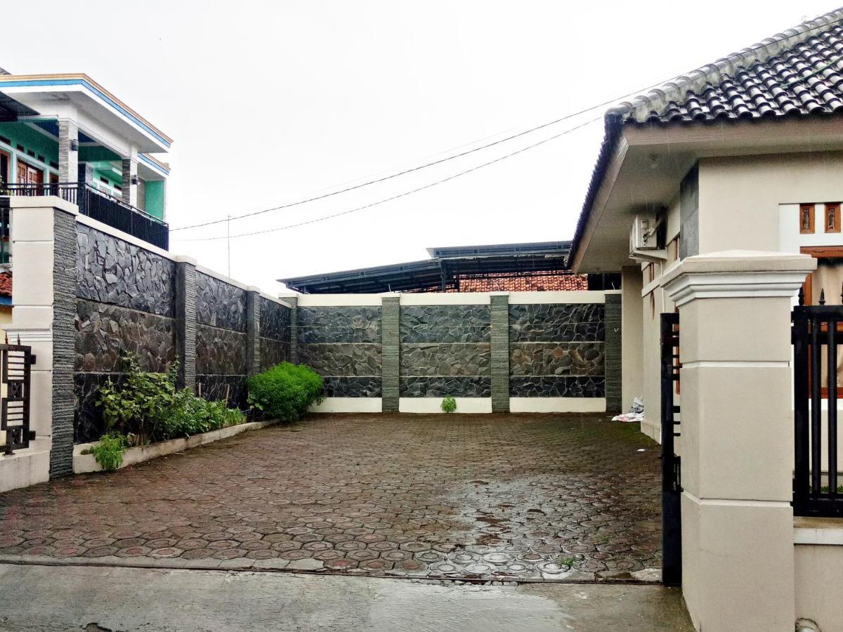Wisma Andali Syariah Near Rsud Cideres Маджаленка Екстер'єр фото