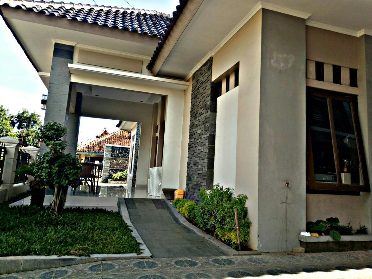 Wisma Andali Syariah Near Rsud Cideres Маджаленка Екстер'єр фото