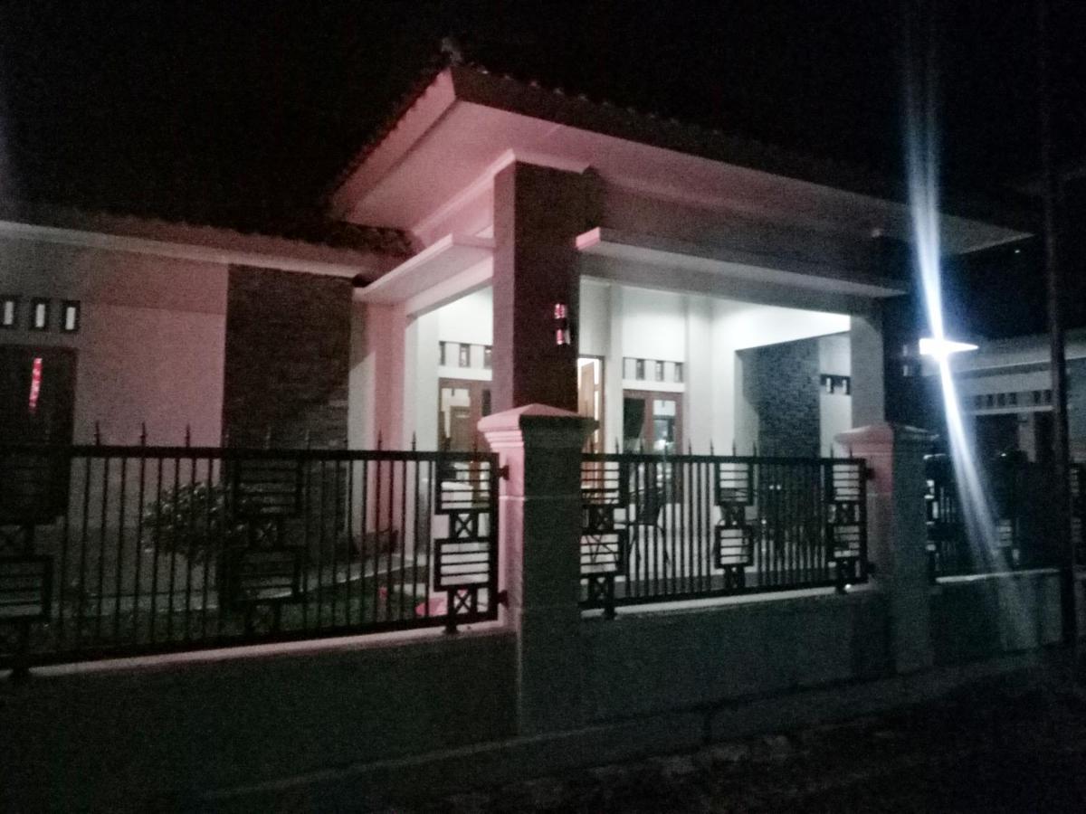Wisma Andali Syariah Near Rsud Cideres Маджаленка Екстер'єр фото